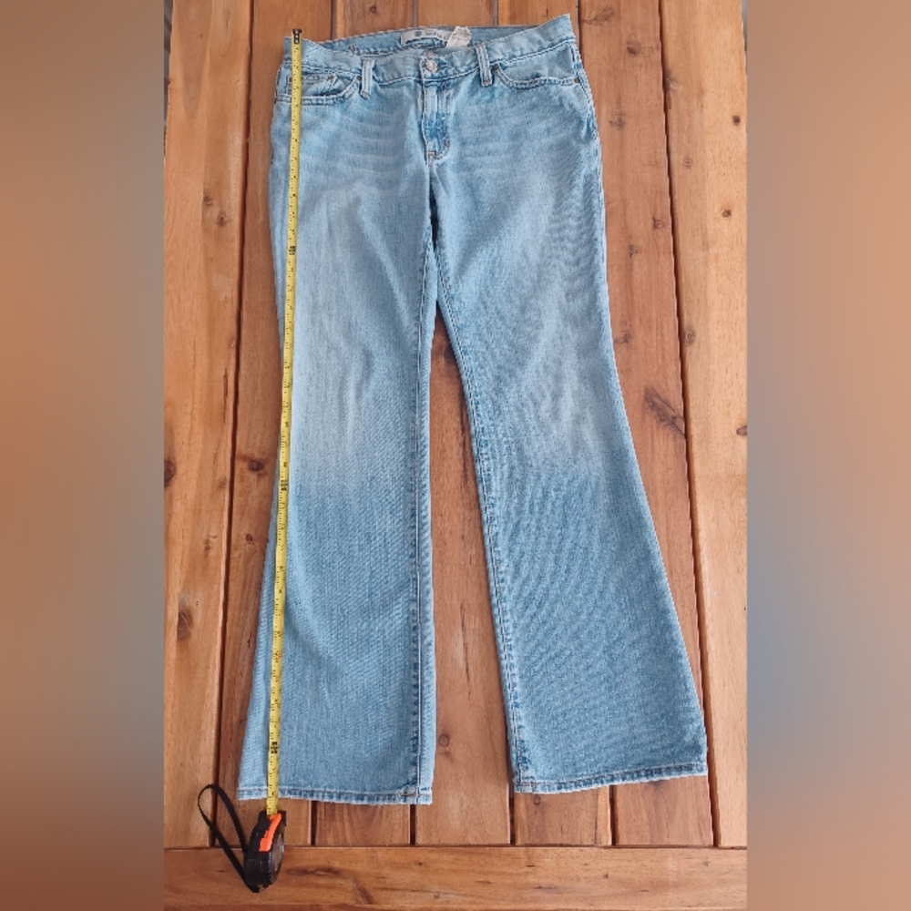 Gap Women’s cotton light wash bootcut jeans, Size 8